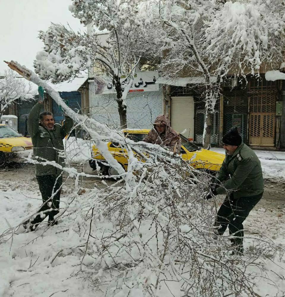 حضور سپاه و ارتش در پی بارشهای سنگین برف و انجام به موقع خدمات به مردم