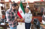 تحویل گوشی موبایل چهل میلیون تومانی به صاحبش توسط مأموران خدوم آتش نشانی اصفهان