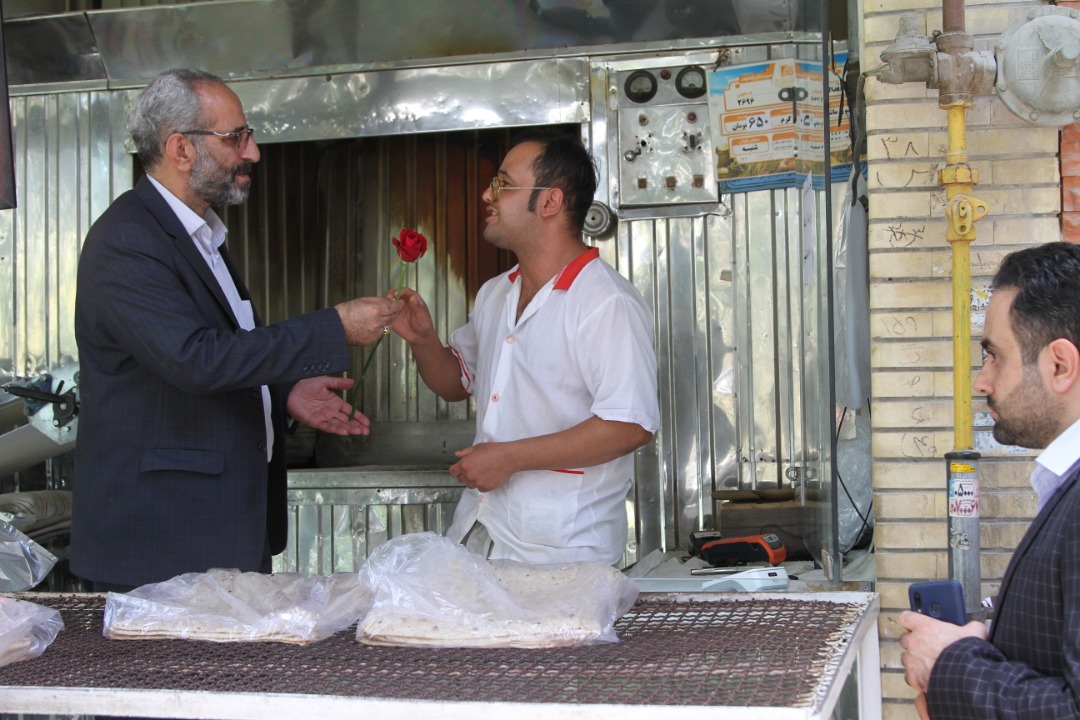 فرماندار اصفهان :نانوایانی که نان با کیفیت عرضه می نمایند، باید مورد تشویق قرار گیرند