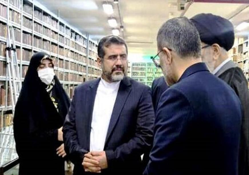 وزیر فرهنگ و ارشاد از کتابخانه آیت الله مرعشی بازدید کرد
