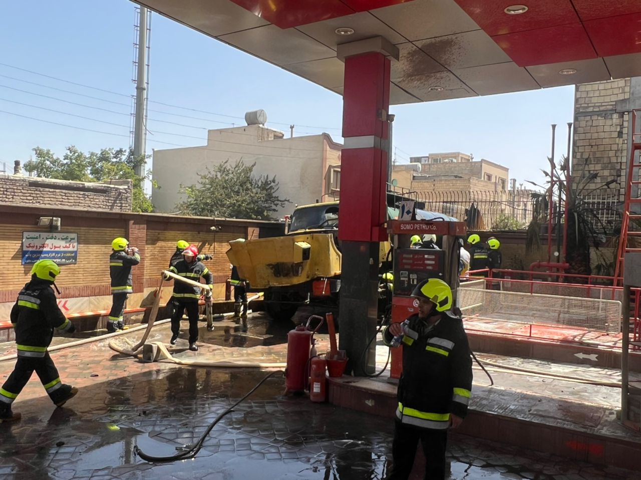آتش سوزی تانکر سوخت در حال تخلیه بنزین در اصفهان
