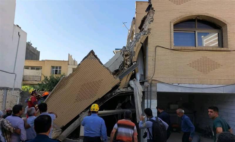 اعلام علت ریزش ساختمان در خیابان جی اصفهان
