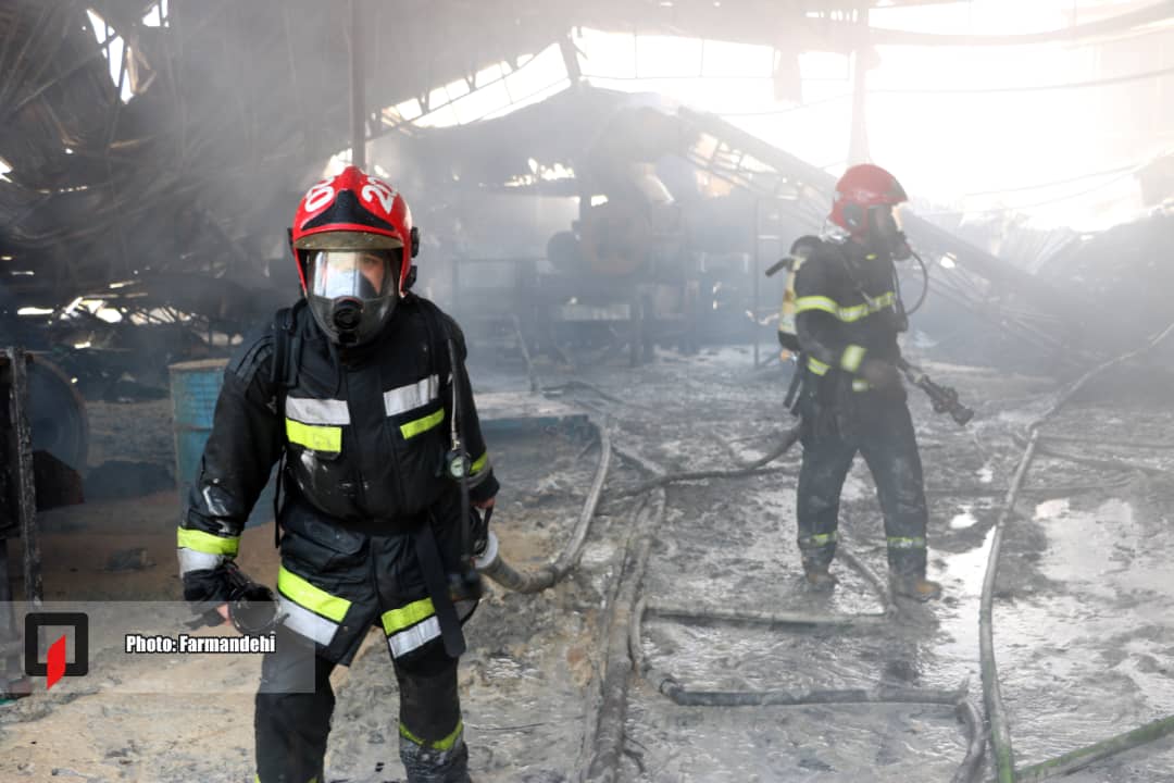 سخنگوی سازمان آتش نشانی اصفهان از وقوع یک مورد حریق گسترده در انبار ضایعات لاستیک خبر داد .