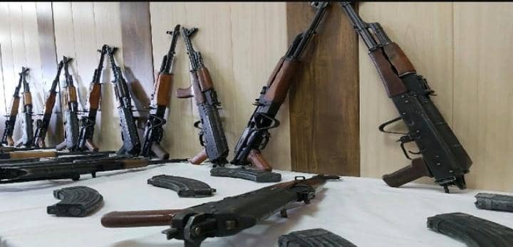 کشف ۸ سلاح غیر مجاز و دستگیری ۵ متهم در مهاباد