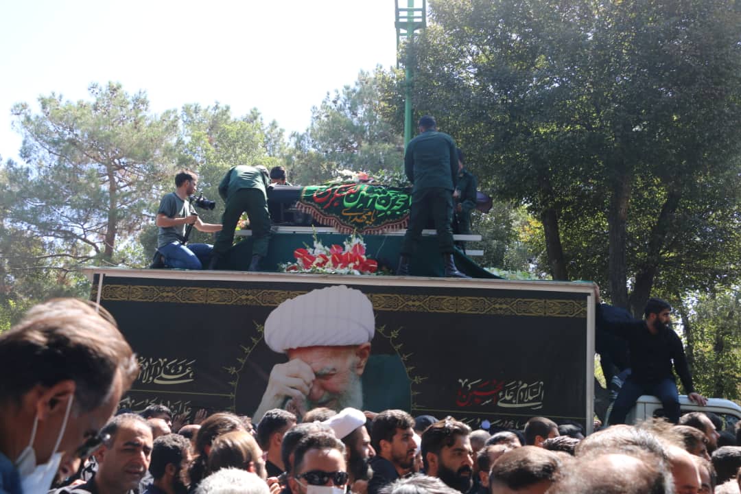 وداع با پیکر مطهر استاد اخلاق اصفهان با حضور جمعیت صدها هزاران نفری