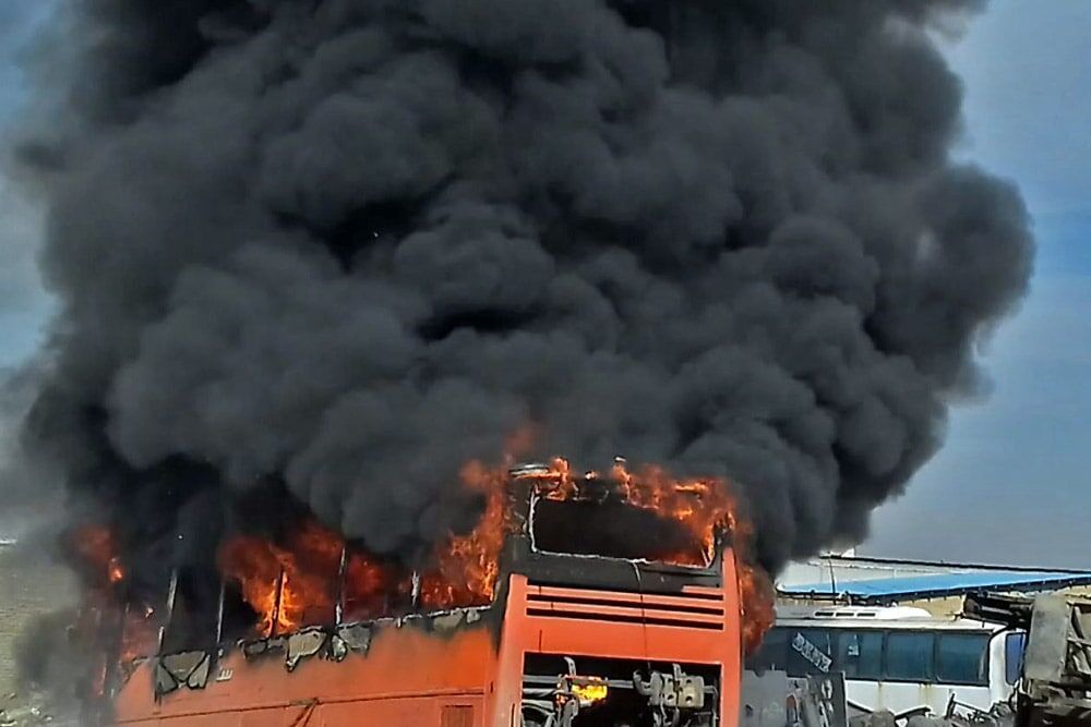 اتوبوس سربازان در آتش سوخت!