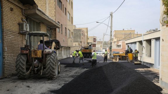 مدیر منطقه ۱۴ شهرداری اصفهان خبر داد: دریافت ۳۰۷ تن قیر برای معابر منطقه ۱۴