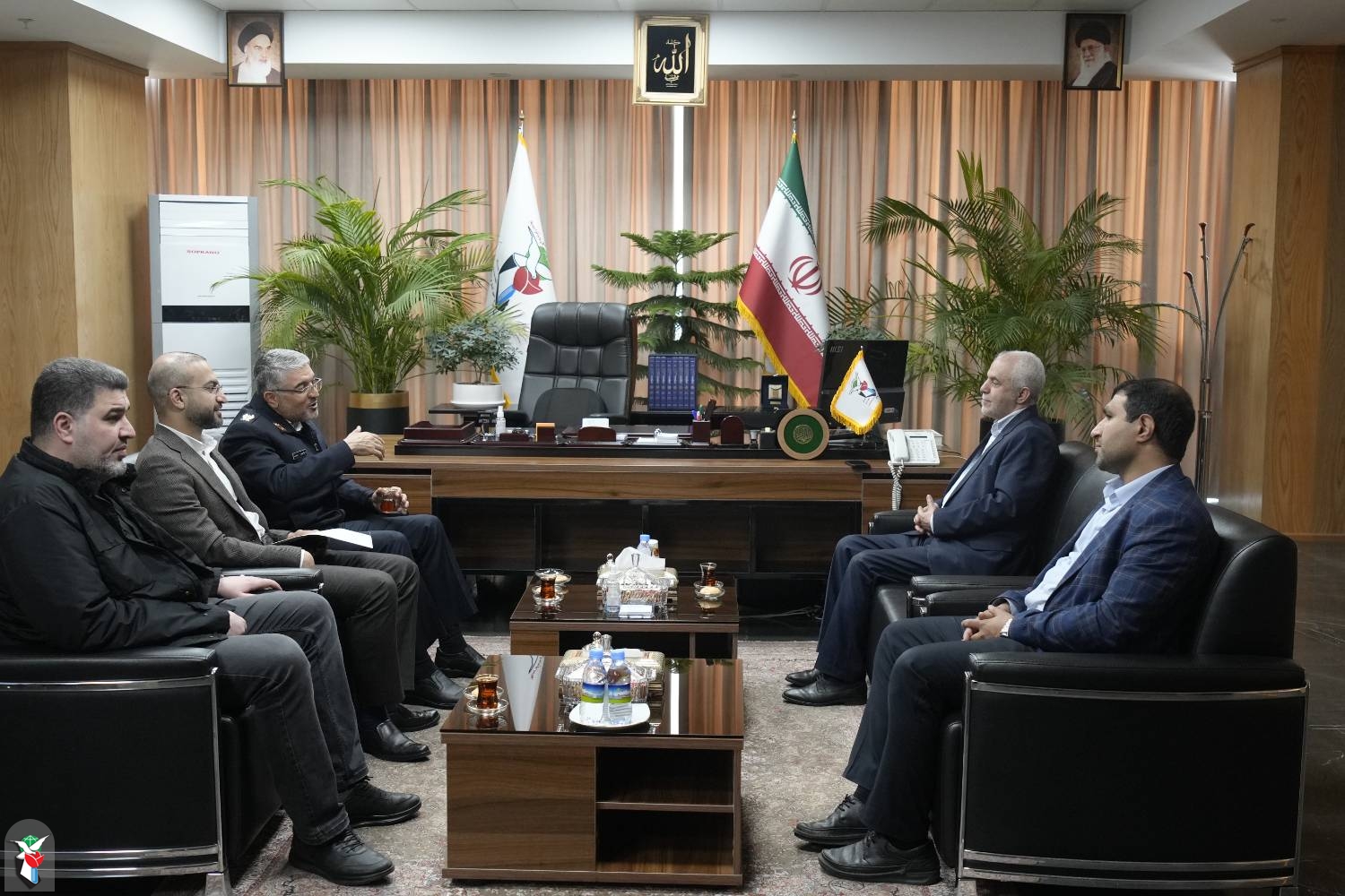 نشست رئیس پلیس راهور فراجا با رئیس بنیاد شهید و امور ایثارگران