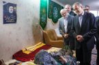  در جریان سفر به مشهد مقدس صورت گرفت؛ حضور دکتر پزشکیان در منزل مادر شهید رئیسی