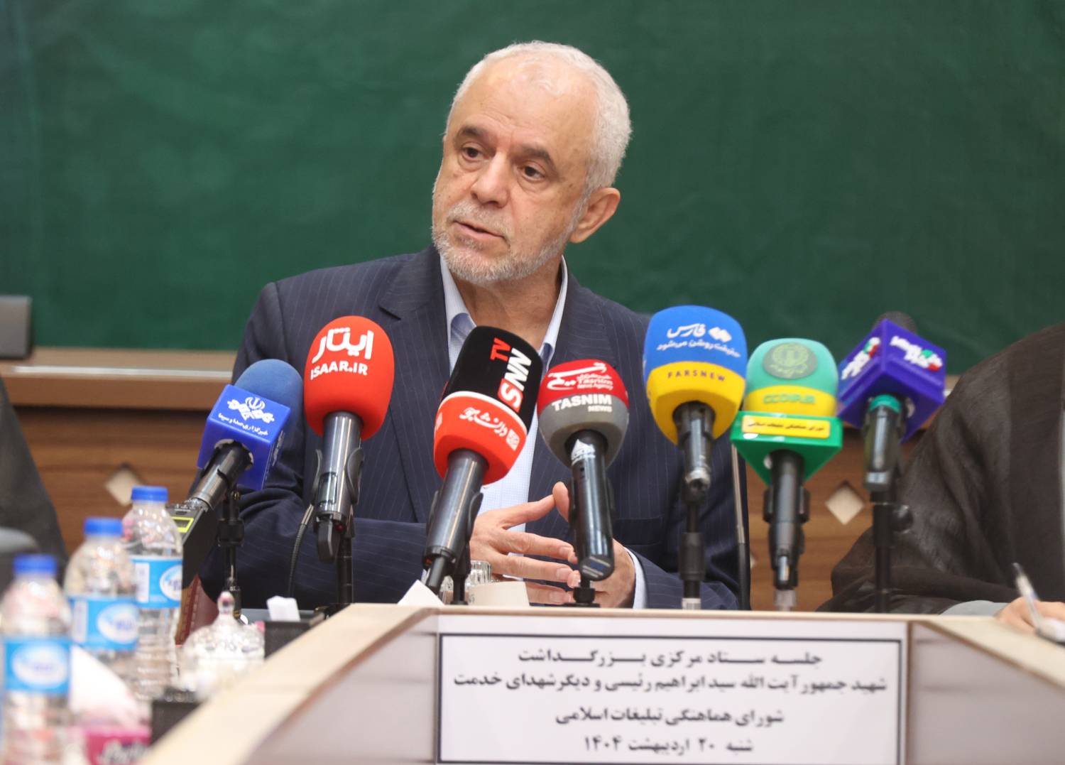  معاون رئیس جمهور و رئیس بنیاد شهید و امور ایثارگران عنوان کرد: دستگاه‌ها برای برگزاری پرشور مراسم بزرگداشت شهدای خدمت نقش مهمی دارند