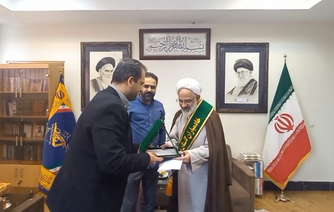 حجه الاسلام و المسلمین حاجی صادقی نماینده محترم ولی فقیه در سپاه پاسداران انقلاب اسلامی به جمع خادمیاران افتخاری شهدای کشور پیوست