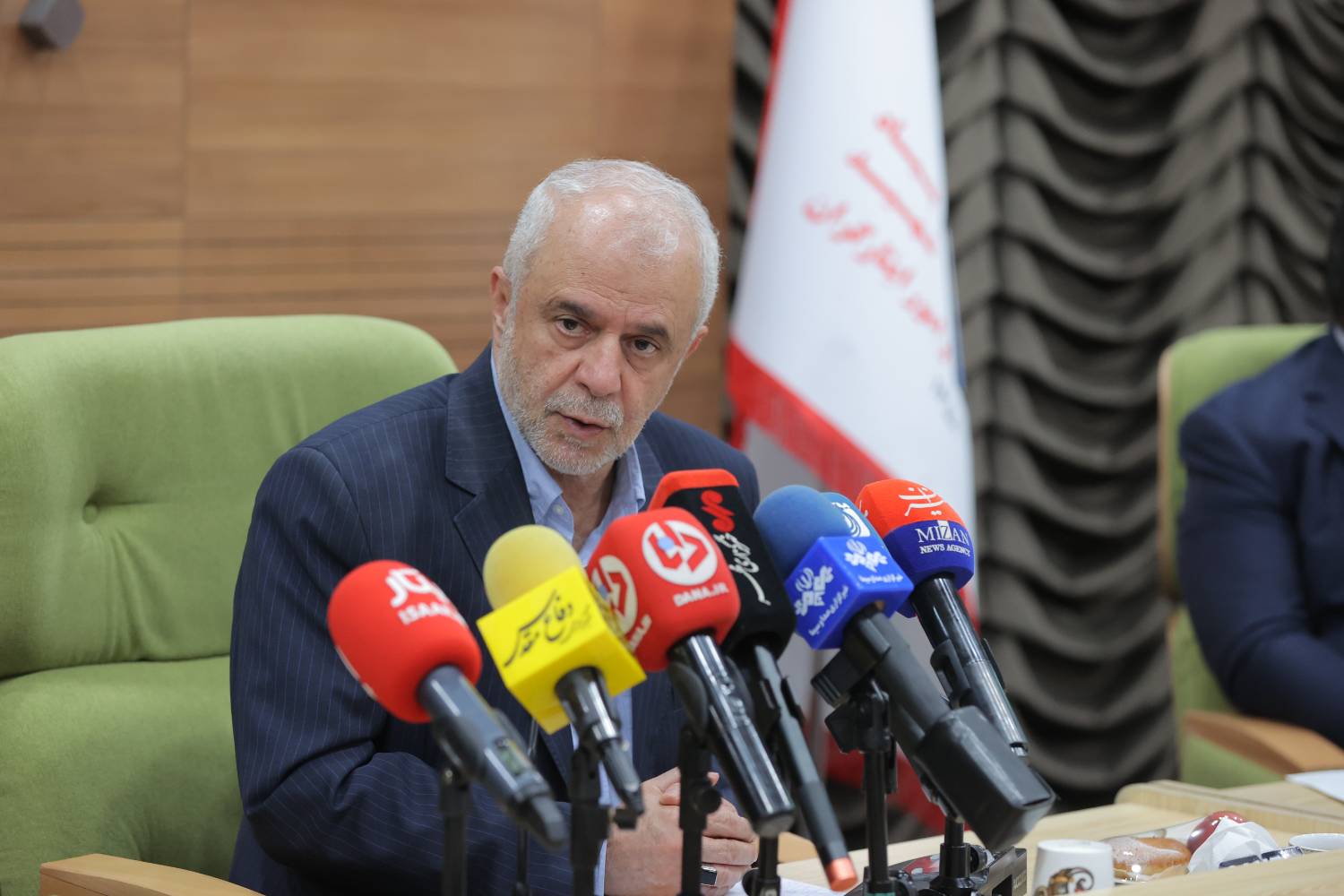 رئیس بنیاد شهید و امور ایثارگران عنوان کرد: نقل مظلومیت شهدا و جانبازان بمباران سردشت تاثیرگذار است/ جانبازان شیمیایی سند زنده مظلومیت ایران در دنیا هستند