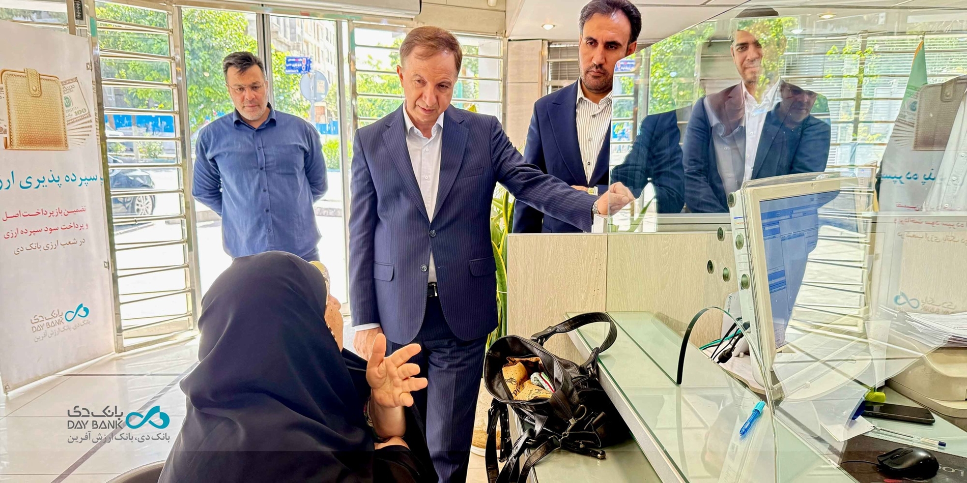 مدیرعامل بانک دی در بازدید از شعب این بانک بر پشتیبانی بانک دی از تولید داخل خبر داد
