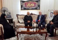  مهندس اوحدی در دیدار خانواده شهید شهریاری عنوان کرد:روایتگری عظمت شهدا در جامعه را زنده نگاه می‌دارد / بزرگ‌ترین دستاورد این جنگ وحدت مردم از تمام سلایق بود