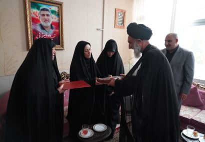 در سفر به اصفهان؛ معاون تعاون و امور اجتماعی بنیاد شهید و امور ایثارگران با خانواده شهیدان «عسگری، صدری و میرزایی» دیدار کرد