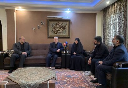 در دیدار رئیس بنیاد شهید و امور ایثارگران با خانواده شهید هاشمی عنوان شد: روایت زندگی شهدا به صورت کتاب جمع‌آوری خواهد شد/بنیاد شهید به طور جد حقوق خانواده‌های شهدا را دنبال می‌کند