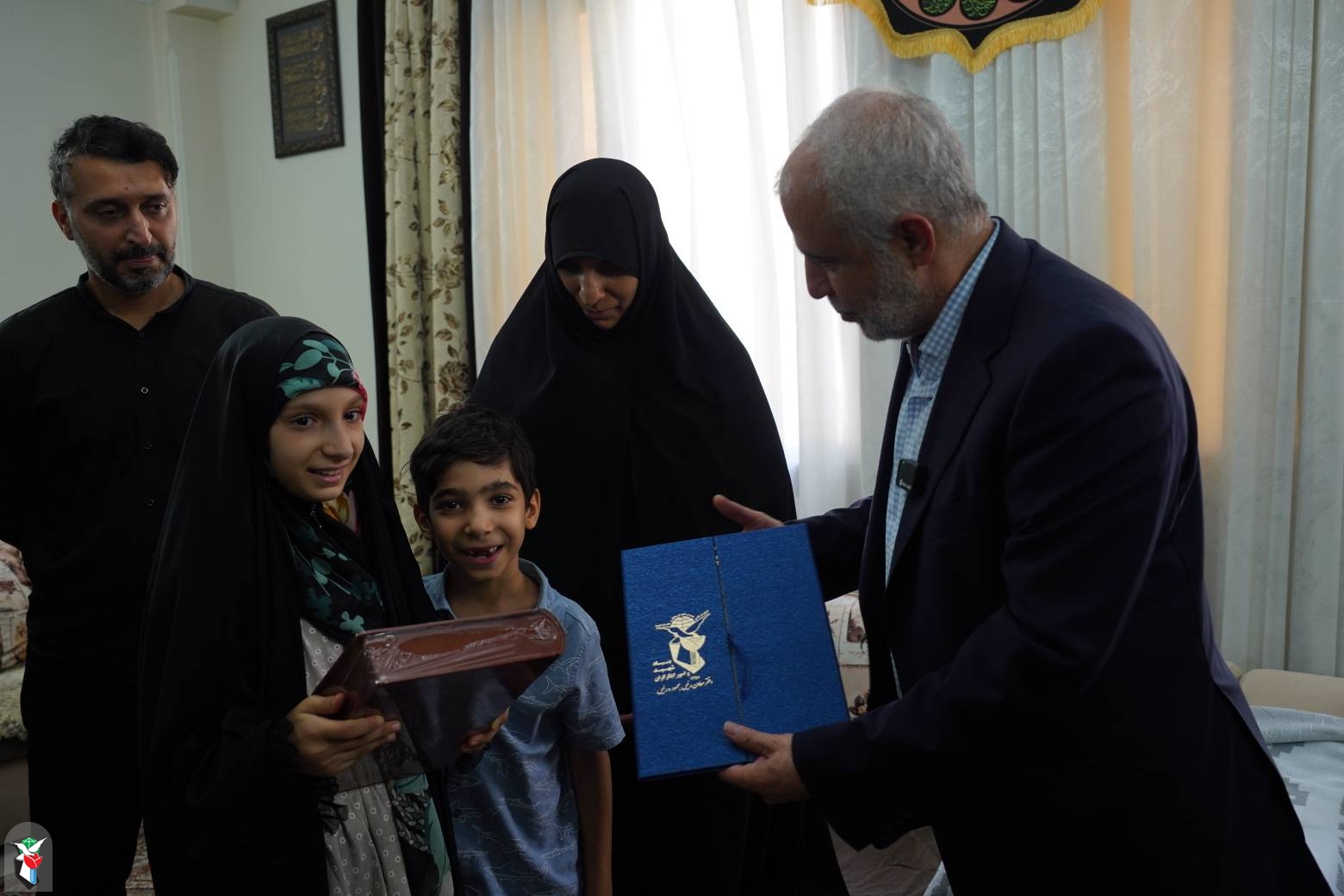   معاون رییس جمهور و رییس بنیاد شهید و امور ایثارگران در دیدار خانواده شهید پوررجبی عنوان کرد: خون پاک شهدا مایه عزت و افتخار برای ملت ایران شد / ویژگی‌های اخلاقی شهدا باید ثبت و ضبط شود