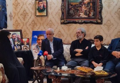  رئیس بنیاد شهید و امور ایثارگران در دیدار با خانواده شهید سردار علی باباخانی عنوان کرد:شهدای اقتدار مظلومانه به شهادت رسیدند