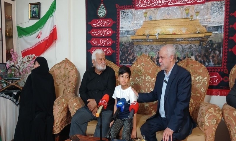 رییس بنیاد شهید و امور ایثارگران در دیدار با خانواده شهید طاووسی عنوان کرد: بنیاد شهید امانت‌دار خون شهدا و خدمتگزار خانواده‌های آنان/ چهلم شهیدان فرصتی برای تجلی وحدت، ایمان و ارادت مردم