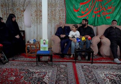   معاون رییس‌جمهور و رییس بنیاد شهید و امور ایثارگران عنوان کرد: خون پاک شهدا مایه عزت ، افتخار و انسجام ملت ایران است