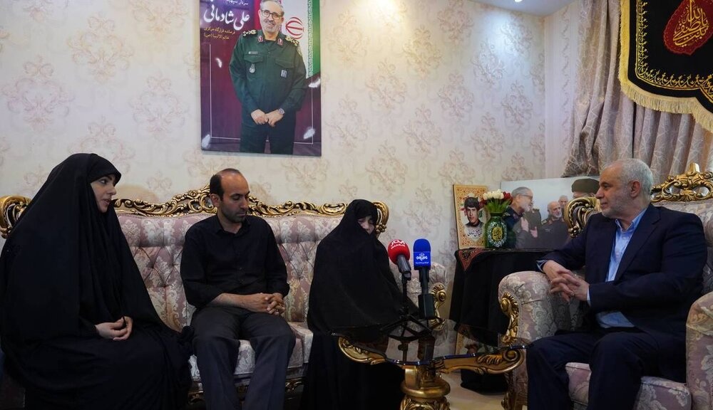رئیس بنیاد شهید عنوان کرد:دایره المعارف شهدای مدافع حرم در حوزه هنری رونمایی می‌شود