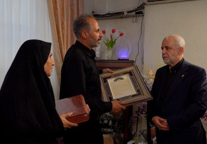  معاون رئیس جمهور در دیدار خانواده شهید لاله عنوان کرد: انسجام و وحدت مردم ثمره خون شهداست
