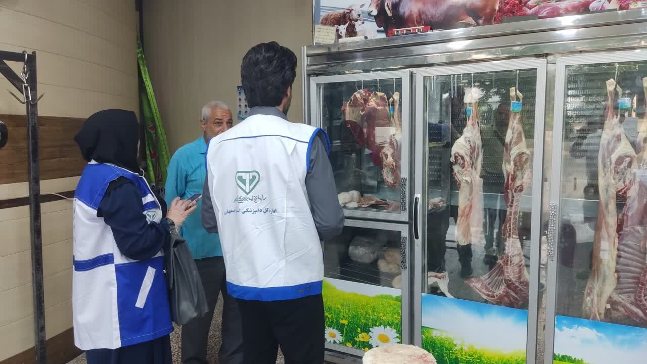  در یک سال گذشته توسط شبکه دامپزشکی صورت گرفت:انجام ۵ هزار بازدید از واحدهای عرضه فرآورده های خام دامی در شهرستان آران و بیدگل