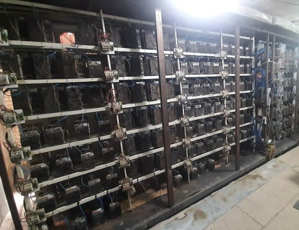 معاون انتقال و تجارت خارجی توانیر مطرح کرد: ۵ برابر شدن کشف ماینرهای غیرمجاز در ۵ ماه نخست امسال/فشار ۲۴۰۰ مگاواتی ماینرهای کشف شده بر شبکه برق