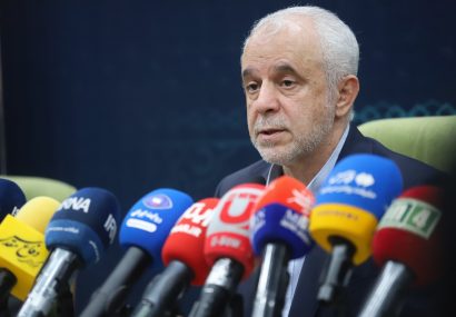 رئیس بنیاد شهید و امور ایثارگران عنوان کرد: رونمایی از سمفونی نفسهای سوخته سردشت در نخستین همایش جانبازان شیمیایی/ برگزاری بیش از ۹۴۰۰ یادواره، کنگره و برنامه فرهنگی در سطح کشور/ بیمه دی رتبه اول صنعت بیمه کشور