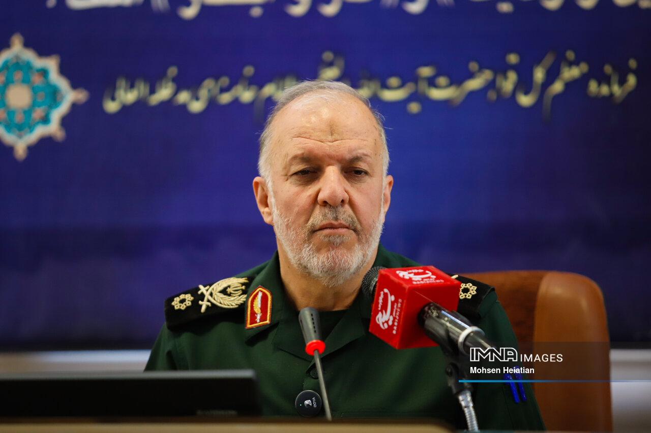 فرمانده سپاه حضرت صاحب‌الزمان(عج) استان اصفهان، عنوان کرد: انسجام ملی و هدایت رهبری، عامل اصلی بی‌اثر شدن محاسبات دشمن است