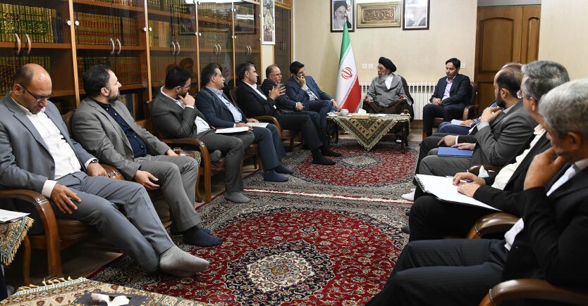 در دیدار سبحانیان با امام جمعه اصفهان تأکید شد: شفافیت مصارف مالیات، لازمه تحقق عدالت مالیاتی