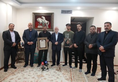  در دیدار مهندس اوحدی با خانواده «شهیده اعظم میرزایی» عنوان شد: حضور خانواده شهدا در جامعه، برکت و افتخار بزرگی برای نظام اسلامی است