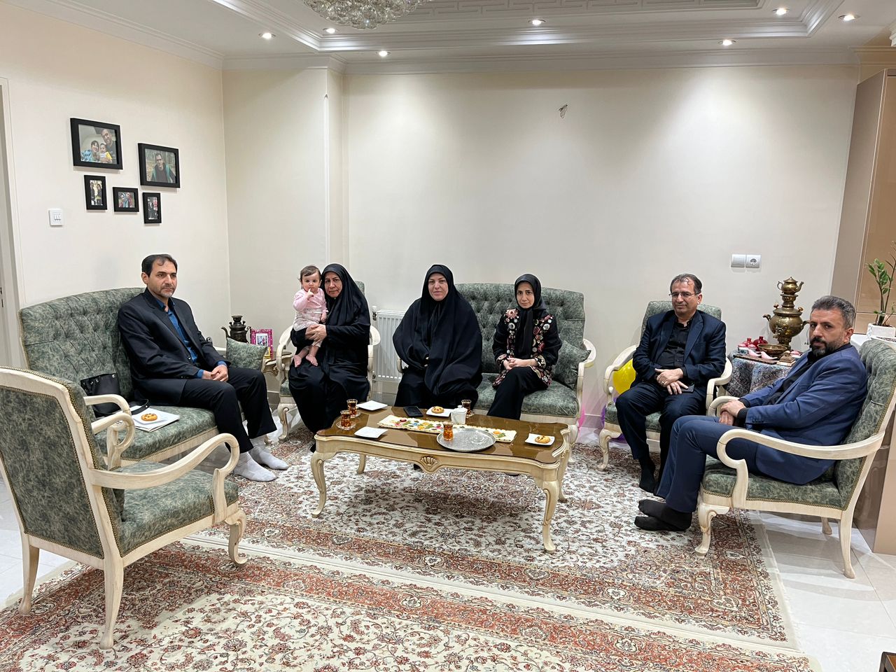 معاون تعاون و امور اجتماعی بنیاد در دیدار با خانواده‌های شهدای اقتدارعنوان کرد: همسران و مادران شهدا اسطوره‌های صبر و مقاومت هستند/ شهدا امانت خداوند بر روی زمین بودند