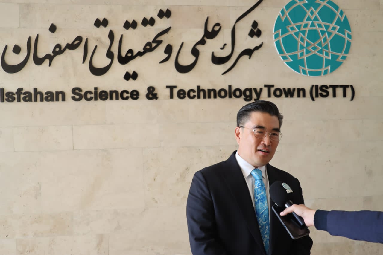  در حاشیه بازدید از پایه‌گذار پارک‌های فناوری ایران عنوان کرد: سفیر کره جنوبی؛ چشم‌انداز شرکت‌های مستقر در شهرک علمی و تحقیقاتی اصفهان بسیار مثبت است‌