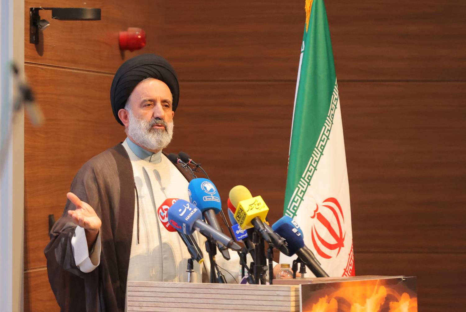 نماینده ولی فقیه در بنیاد شهید و امور ایثارگران عنوان کرد: فداکاری جانبازان شیمیایی باید مورد تقدیر قرار بگیرد/ نظام استکباری غرب ذاتاً قاتل انسانیت است