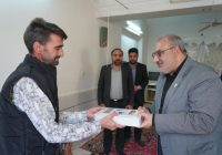 دیدار سرپرست بنیاد شهید اصفهان با خانواده شهیدان کاظمی و جانباز ۷۰ درصد دری در ورزنه