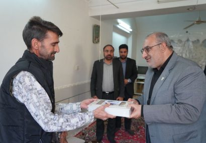 دیدار سرپرست بنیاد شهید اصفهان با خانواده شهیدان کاظمی و جانباز ۷۰ درصد دری در ورزنه