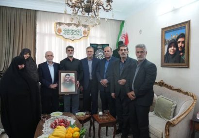  رئیس بنیاد شهید و امور ایثارگران عنوان کرد:خواسته خانواده‌های شهدای اقتدار؛ دفاع از آرمان‌های شهدا است/ روایتگری زندگی شهدا زمینه‌ای برای گسترش ترویج فرهنگ ایثار و شهادت