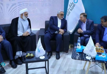 دیدار علاءالدین بروجردی با برات کریمی در غرفه بانک دی دیدار علاءالدین بروجردی با برات کریمی در غرفه بانک دی