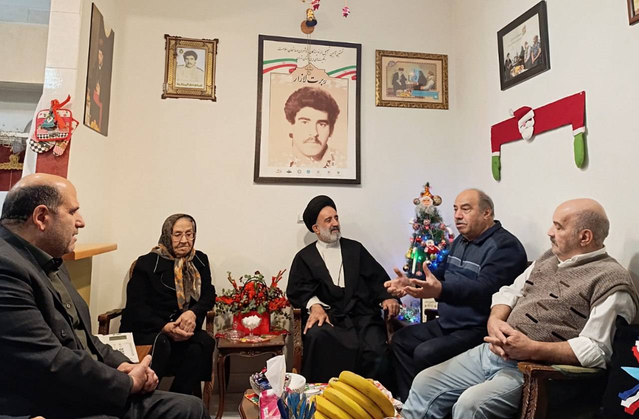  همزمان با ولادت حضرت عیسی مسیح (ع) انجام شد؛ دیدار نماینده ولی فقیه در بنیاد شهید و امور ایثارگران با خانواده شهید «روبرت لازار»
