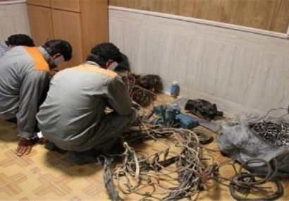  سارقان حرفه ای سیم و کابل مخابرات در لنجان دستگیر شدند