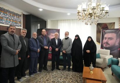 رئیس بنیاد شهید و امور ایثارگران عنوان کرد: شهدا حتی در عالم معنا نسبت به خانواده خود دغدغه دارند/ خانواده شهدا بهترین معلمان راه هدایت و صداقت هستند