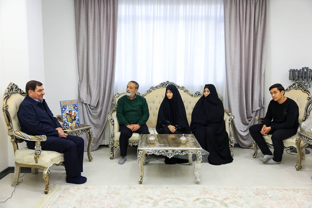 مشاور و دستیار مقام معظم رهبری عنوان کرد: مادران و همسران شهدا رنج خود را با رفتاری مسئولانه به ایستادگی تبدیل کردند/ خانواده‌های شهدا سرمایه‌های اجتماعی نظام هستند