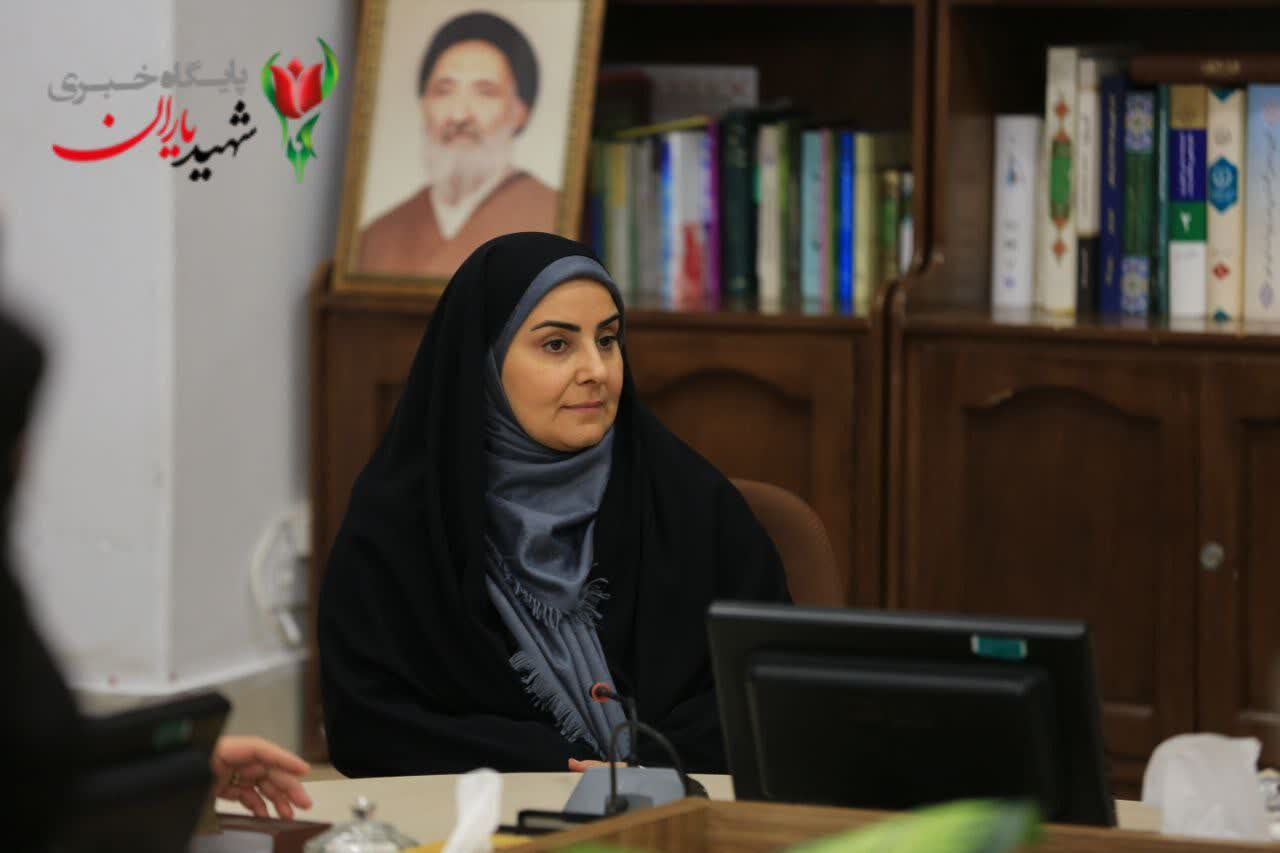 وزیر راه و شهرسازی در جریان سفر یک‌روزه به استان زنجان با سه خانواده معظم شهدا دیدار کرد و با اهدای لوح سپاس از صبر، استقامت و ایثار آنان تجلیل به‌عمل آورد.