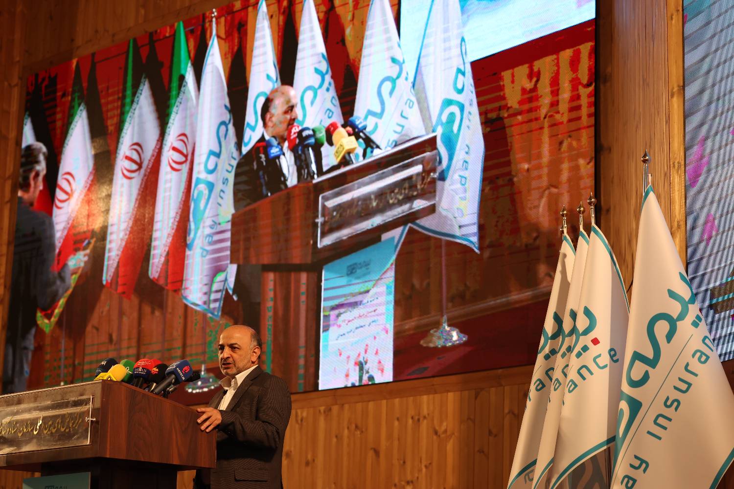 مدیرعامل بیمه دی عنوان کرد: دیجیتالی شدن کامل ارزیابی خسارت در بخش درمان تا پایان سال /ثبت رکورد تاریخی در حوزه بیمهگری و صنعت بیمه کشور توسط بیمه دی