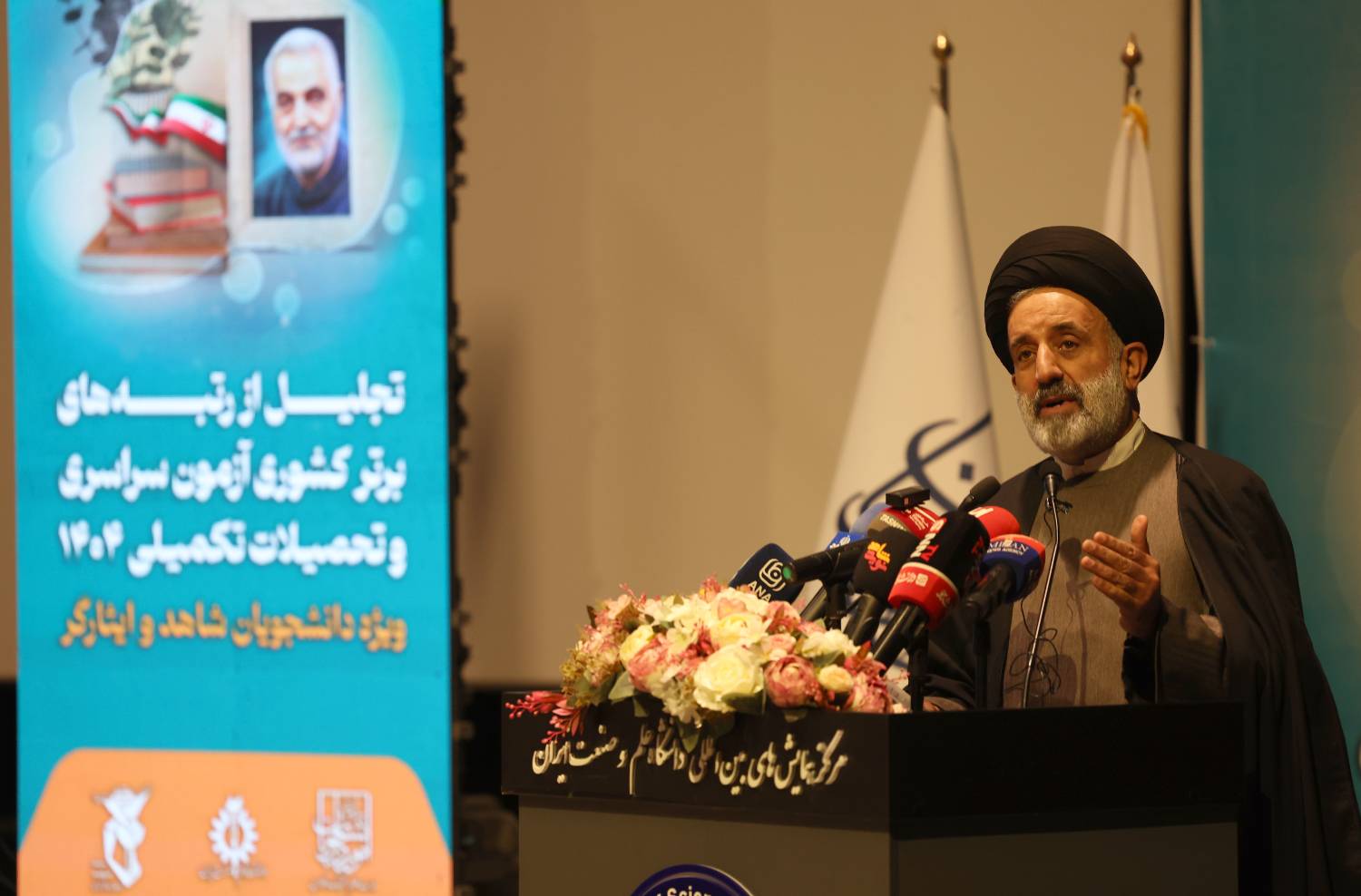 نماینده ولی فقیه در بنیاد شهید و امور ایثارگران عنوان کرد: دانشجویان و دانشآموزان شاهد و ایثارگر ظرفیت ویژه برای کسب علم و دانش دارند