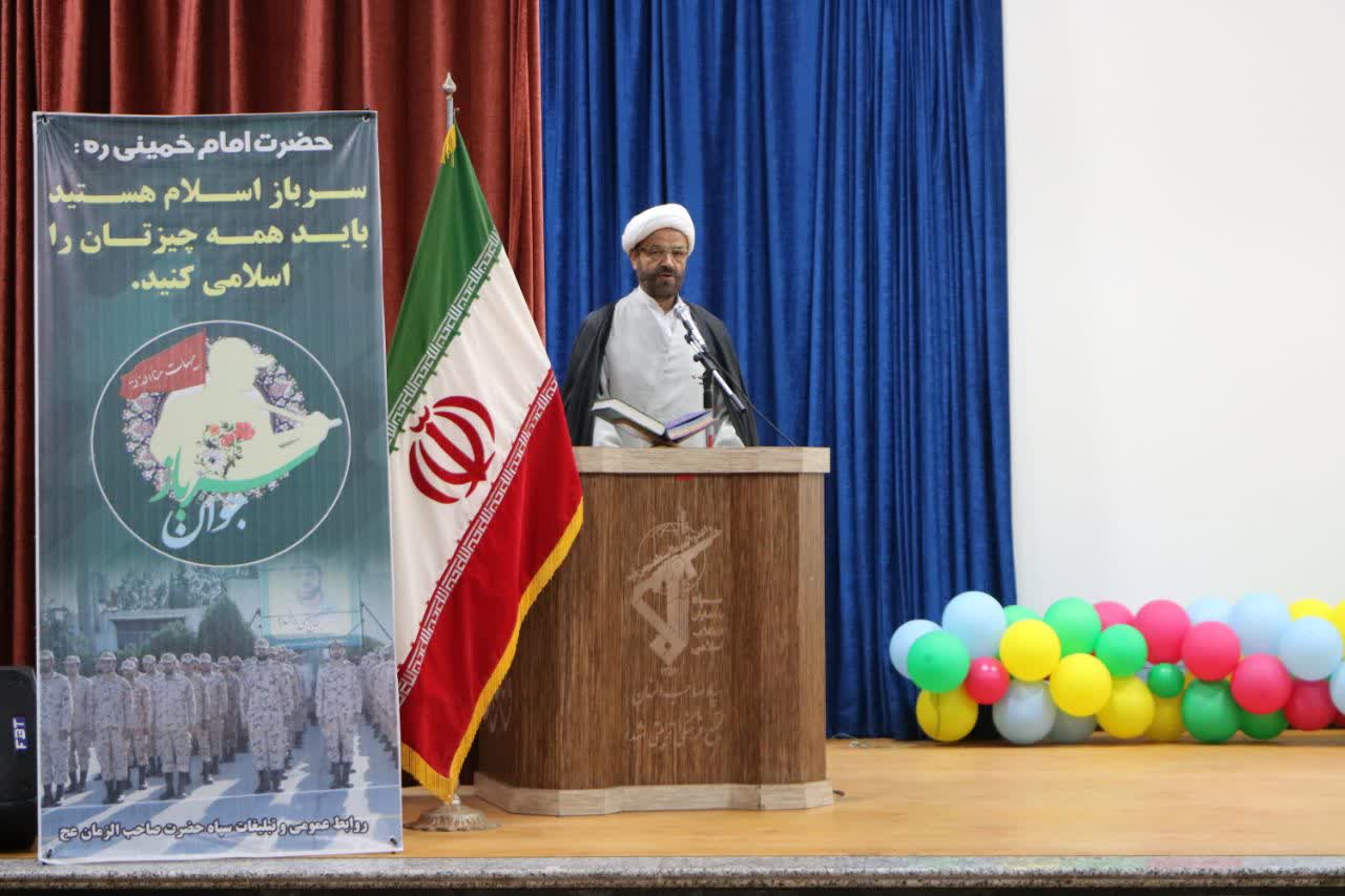 مسئول نمایندگی ولی‌فقیه در سپاه حضرت صاحب‌الزمان(عج) استان اصفهان عنوان کرد: نماز و رفاقت، زیربنای آرامش خانواده‌های جوان است