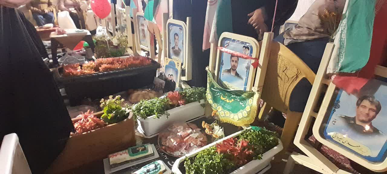  خانواده‌های شهدای اقتدار، بلندترین شب سال را در گلستان شهدای اصفهان سپری کردند