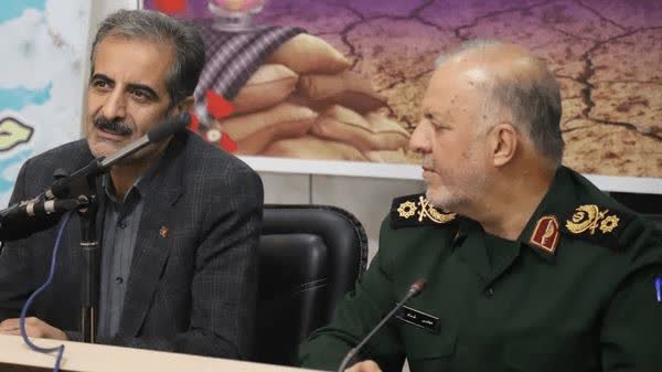  فرمانده سپاه صاحب الزمان (عج) دردیدار با مدیرکل راهداری استان اصفهان عنوان کرد: ۸۵۰۰۰ تن کالای اساسی در جنگ تحمیلی ۱۲روزه منتقل شد