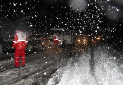 مدیرعامل جمعیت هلال احمر استان اصفهان خبرداد: امدادرسانی هلال احمر به ۶۷۰ حادثه دیده در محورهای برفی استان اصفهان